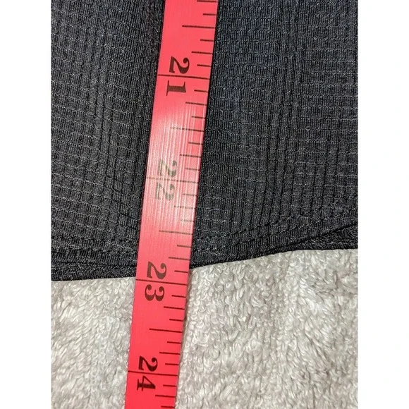 Fabletics Cropped Swing Tank Top Side Slit Shirttail Hem Relaxed Fit XS NWT - Picture 8 of 9